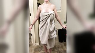 Amateur MILFs: I need more practice at these towel drops #4