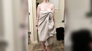 Amateur MILFs: I need more practice at these towel drops #2