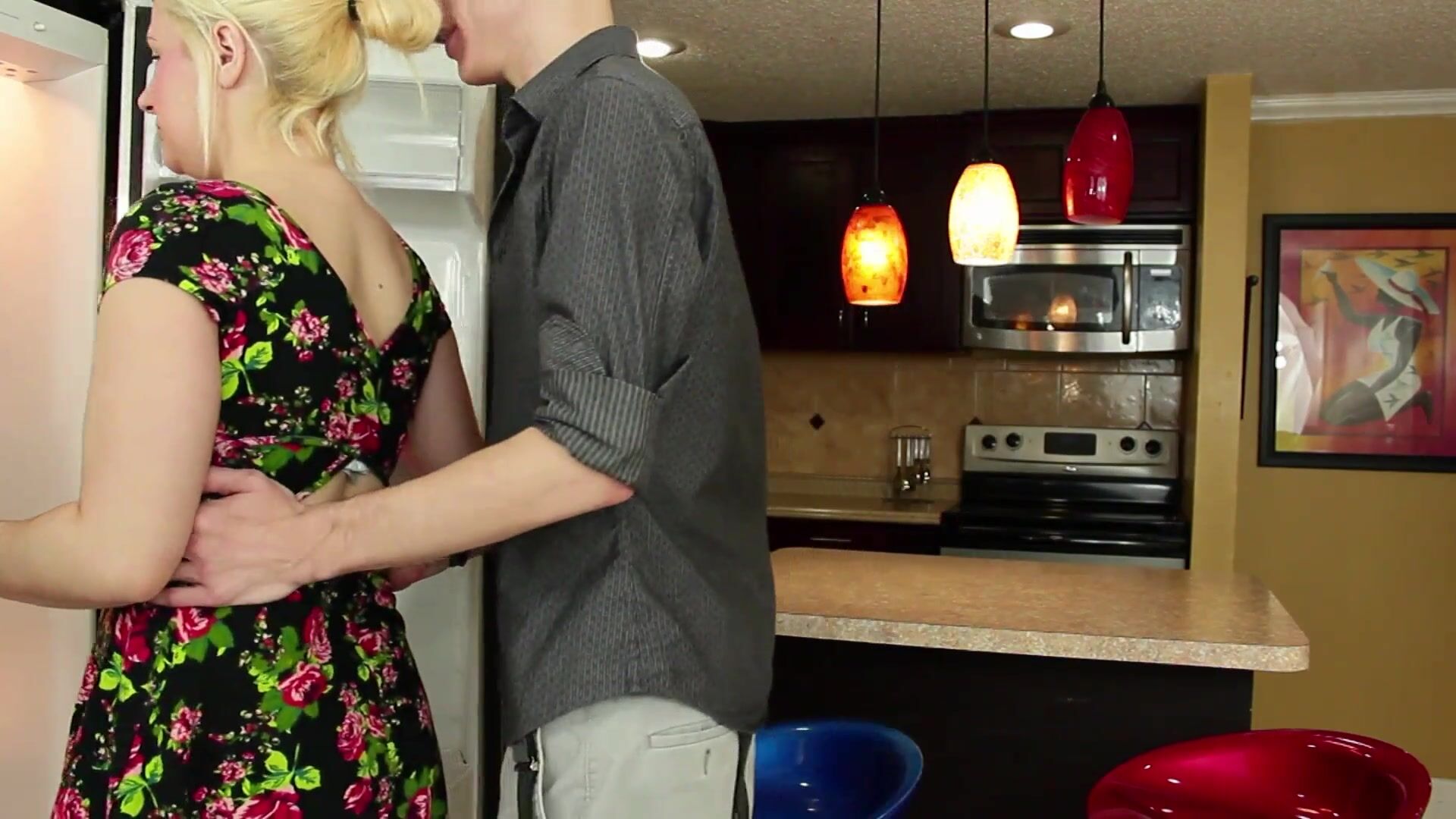 What's better then gropping your mommy in kitchen