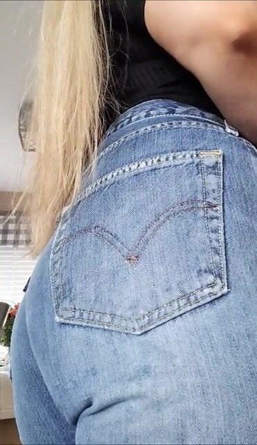 Mom jeans are superior