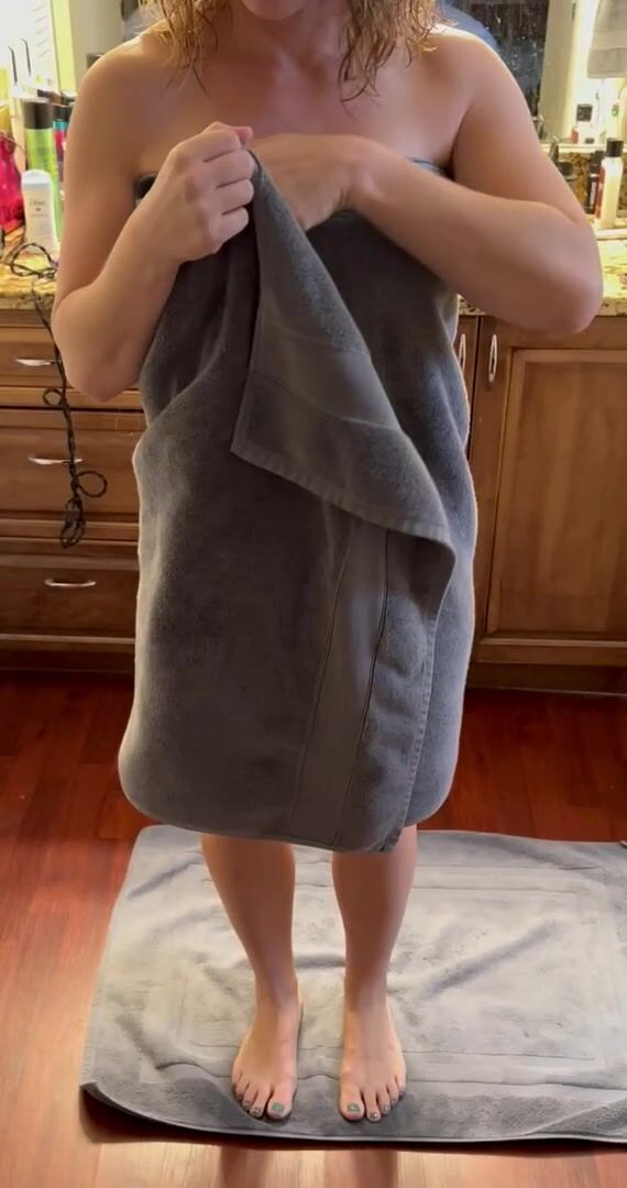Fresh out of the shower and super smooth ♥️♥️43