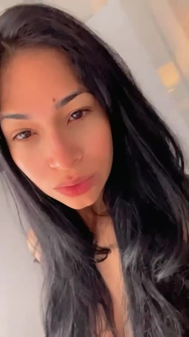 Latina Mirror Milf