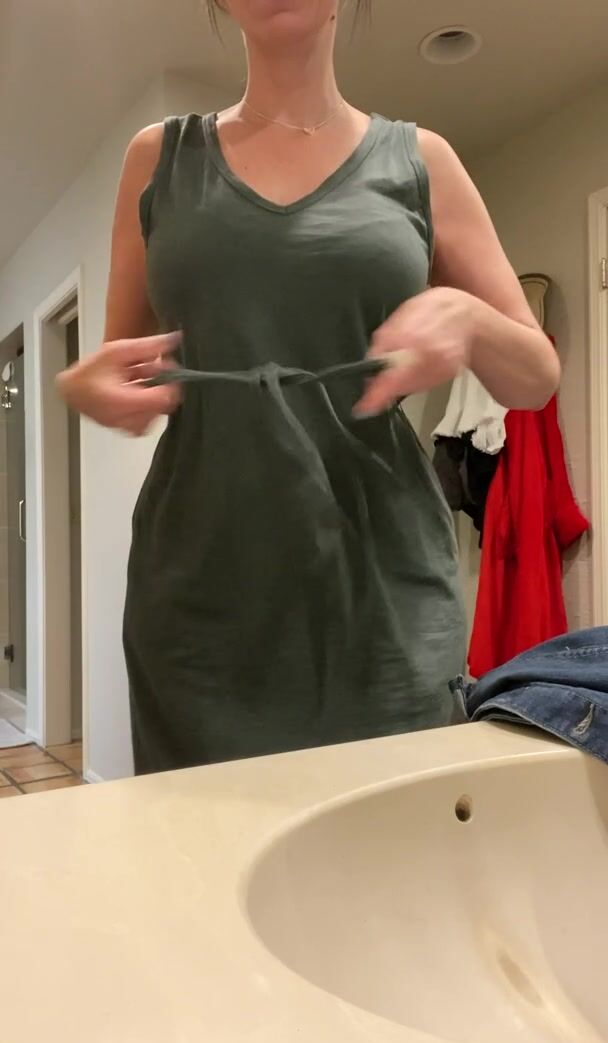 40 yo mom of 1, just home from car pool duty and ready to play!