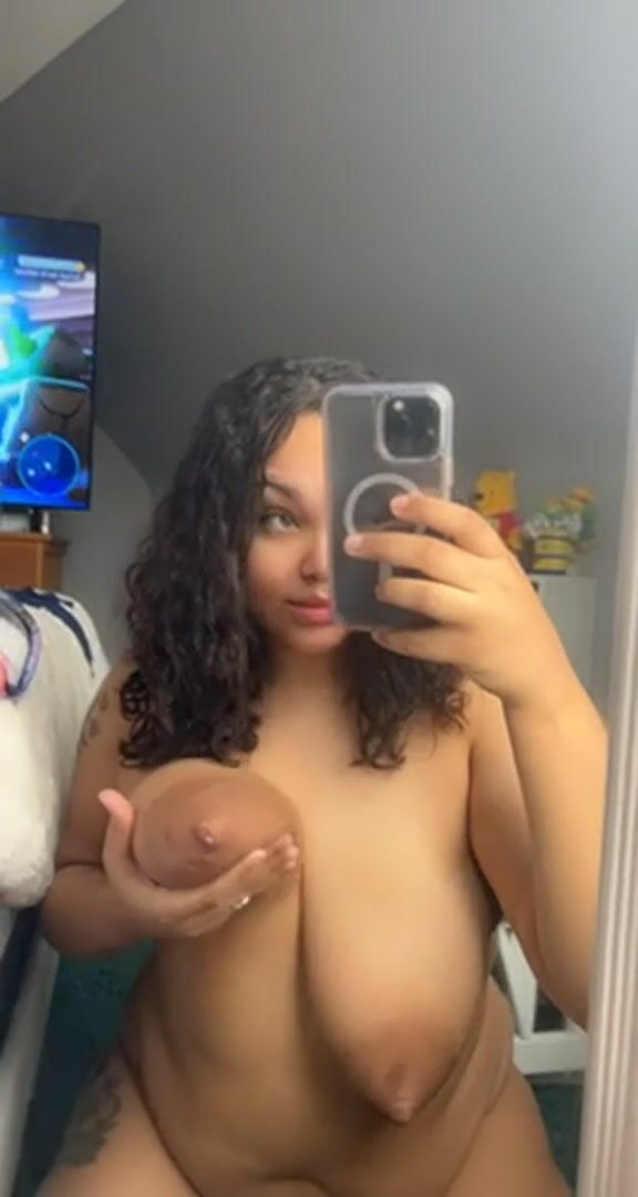 Anyone here like lactating titties?