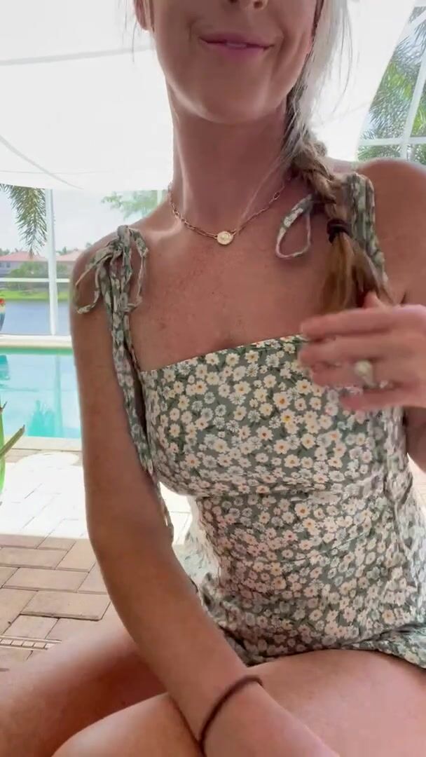 Fun naughty milf next door hoping to catch my neighbors attention;)