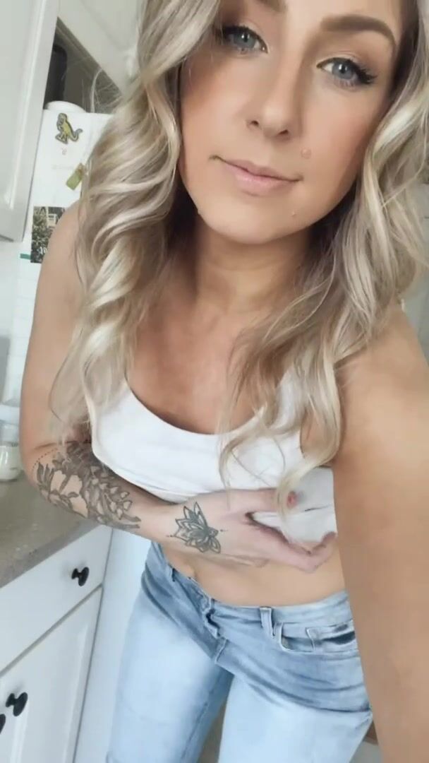 Just a slutty 32 yr old sunkissed milf