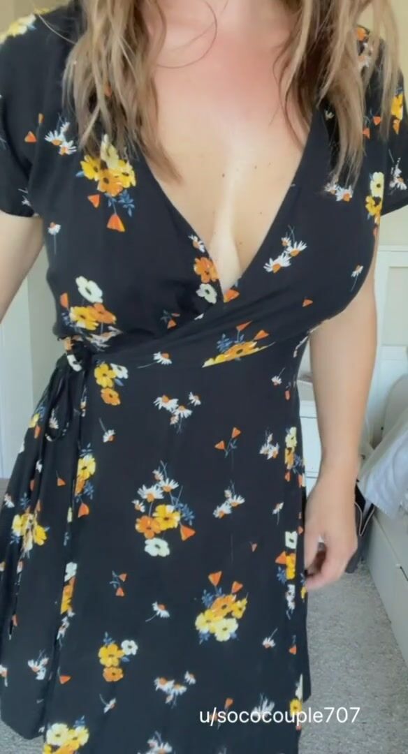 Two second tit access with a smile. Now that’s some good milf service