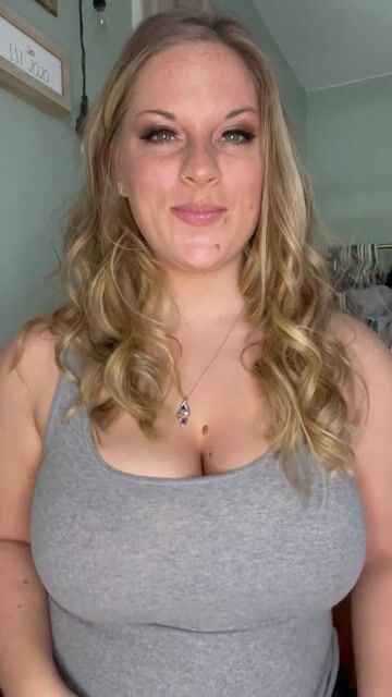 Titty drop for your Tuesday viewing