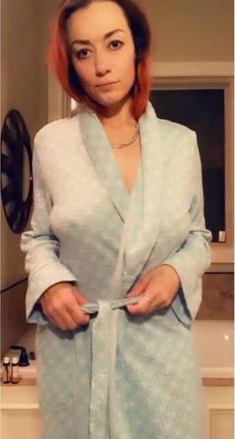 Ugly robe but nice Mombod