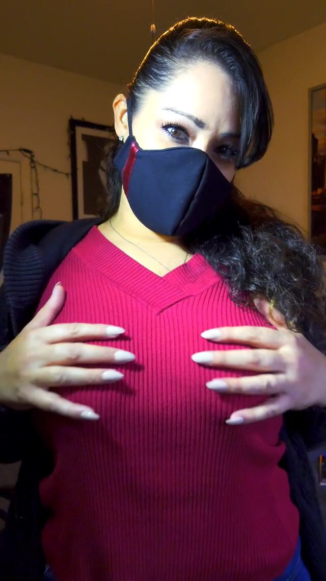 I RARELY show my midsection. Being brave on Titty Tuesday!!!!