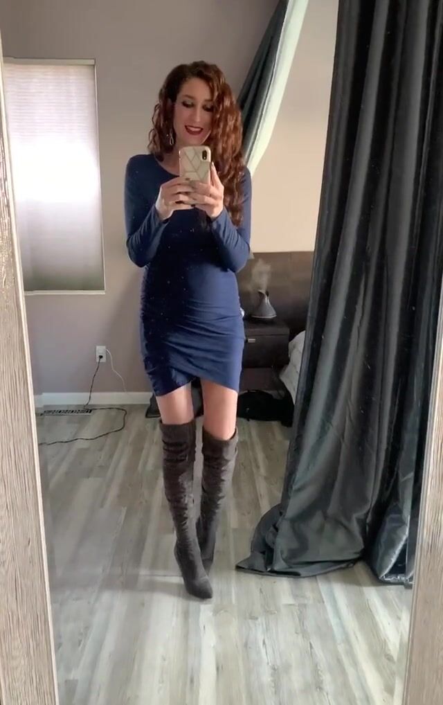 I may be pregnant but I still love to wear tight dresses ???? (38)