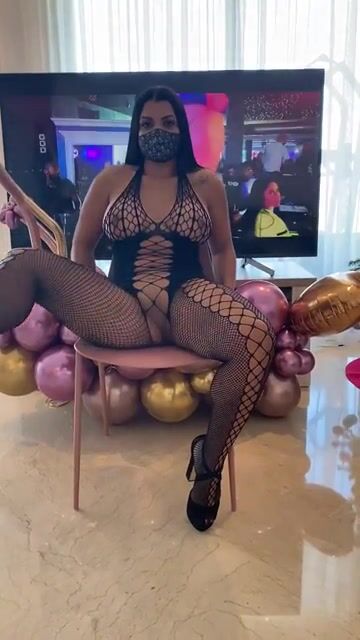 40F, be honest would you fuck a mom of 1?