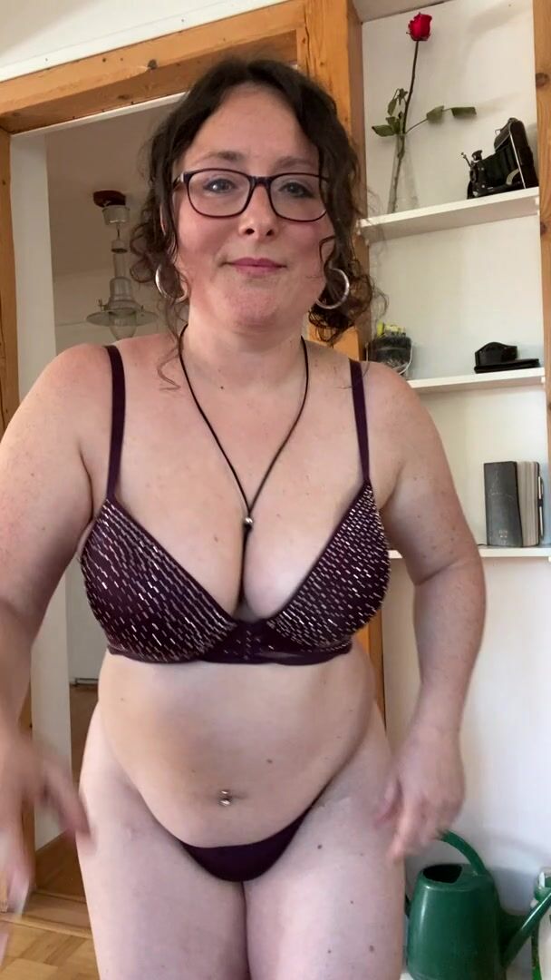 I’m curious to know if you would masturbate to my nudes if I ever sent you some?