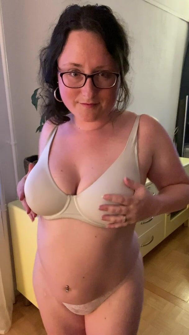 If you're ever in need of some stress relief after work, i'm your gal