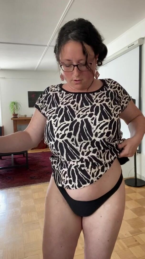 Please tell me when youre about to cum.. i'll wrap my legs around you so you cant escape and creampie me