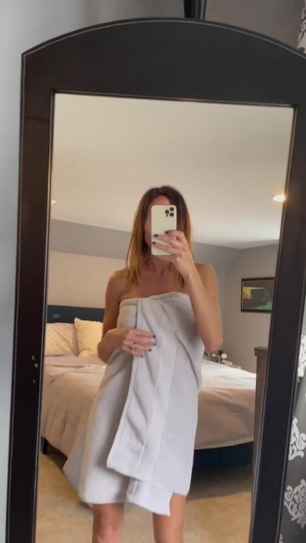 45yo mom of 4 with the body of a 20 something